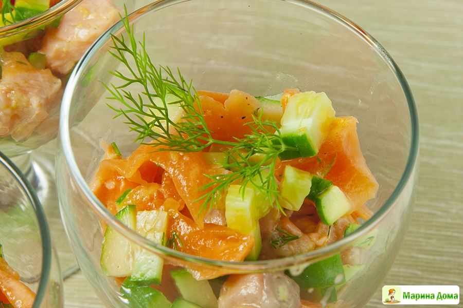 Салат с красной рыбой и помидорами. Пошаговый рецепт с фото