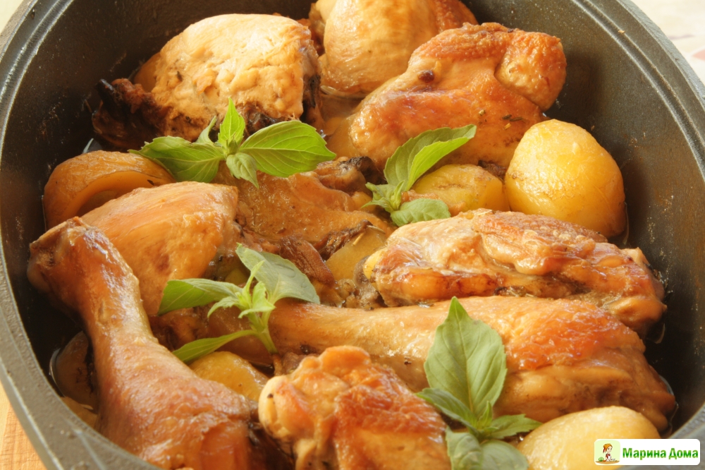 Картошка, запечённая с курицей и грибами